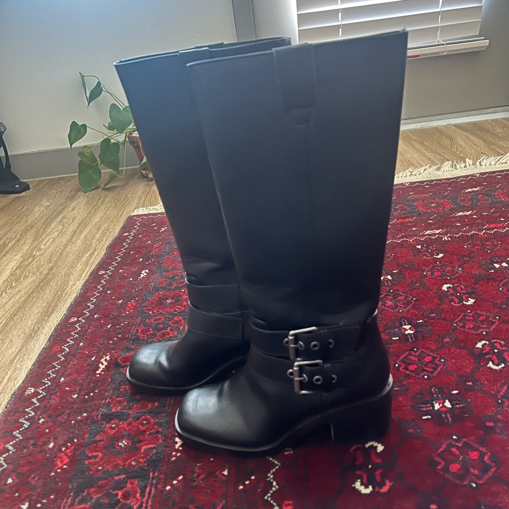 Knee high boots - Picture 3 of 4